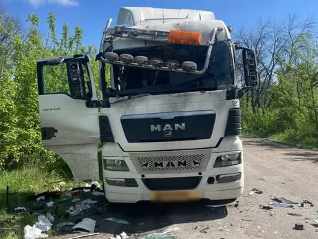 Біля Вовчанська росіяни вдарили FPV-дроном у вантажівку під час руху, є поранений